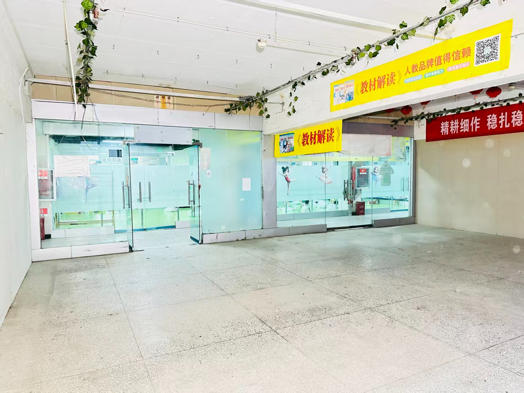 214村道提供写字楼、商铺、展示空间、直播间等多种面积选择，满足企业办公、研发、展示、运营等多元需求。