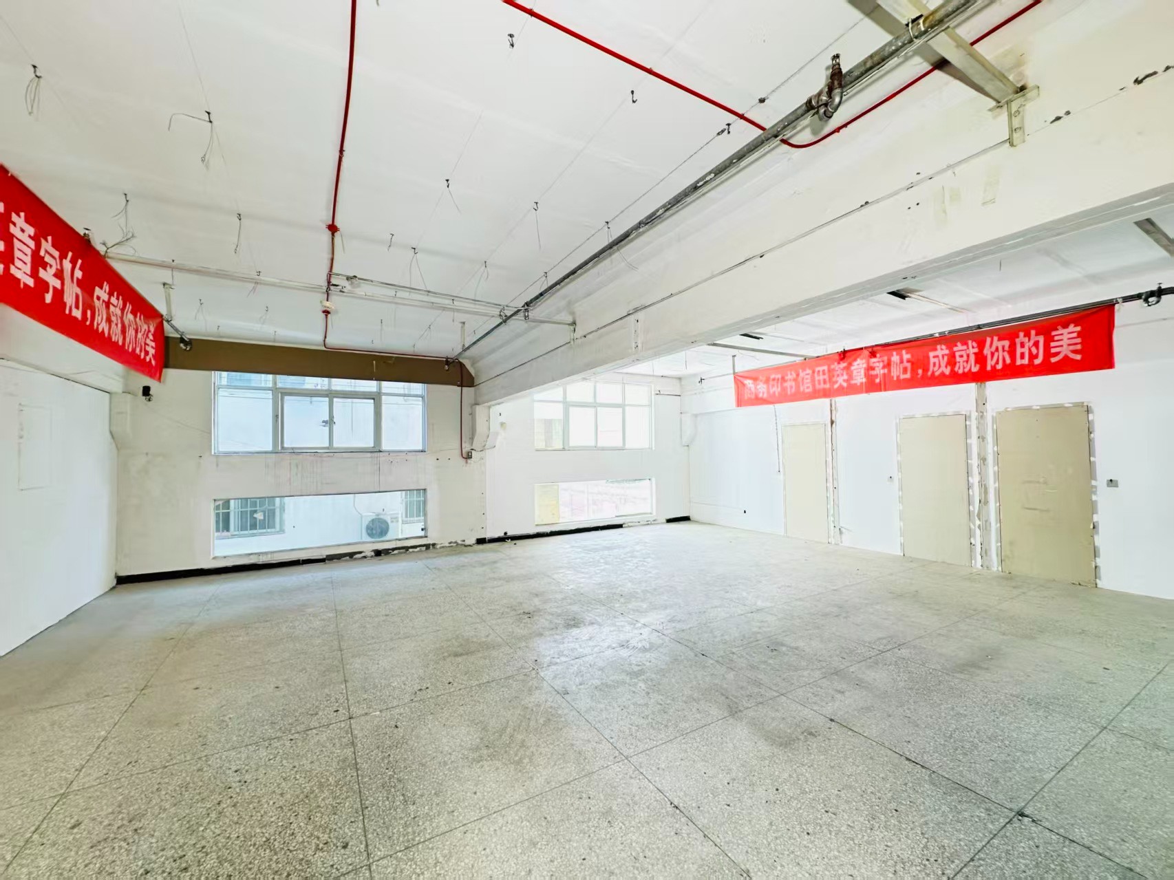 214村道重点吸引人工智能应用、数字经济、电商直播、智能制造服务、软件开发、科技创新企业及创业团队入驻